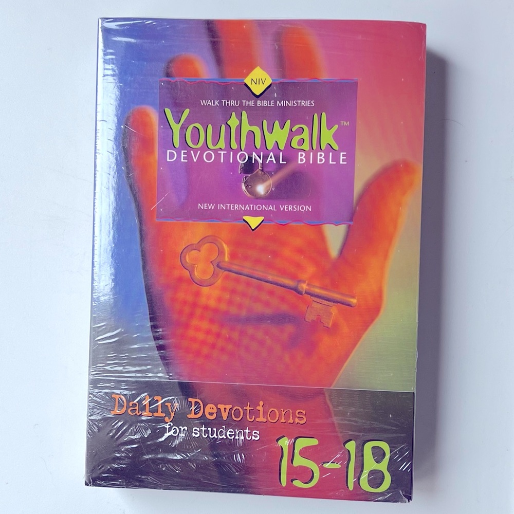 New YouthWalk Devotional Bible NIV with Daily Devotions for students Zon…